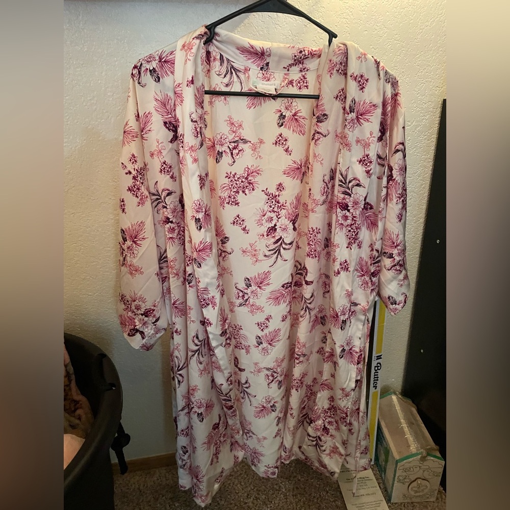 Shimera Pink and White Floral Robe Intimates & Sleepwear